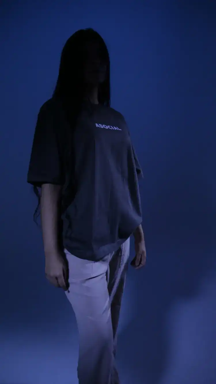 Camiseta Asocial Gris